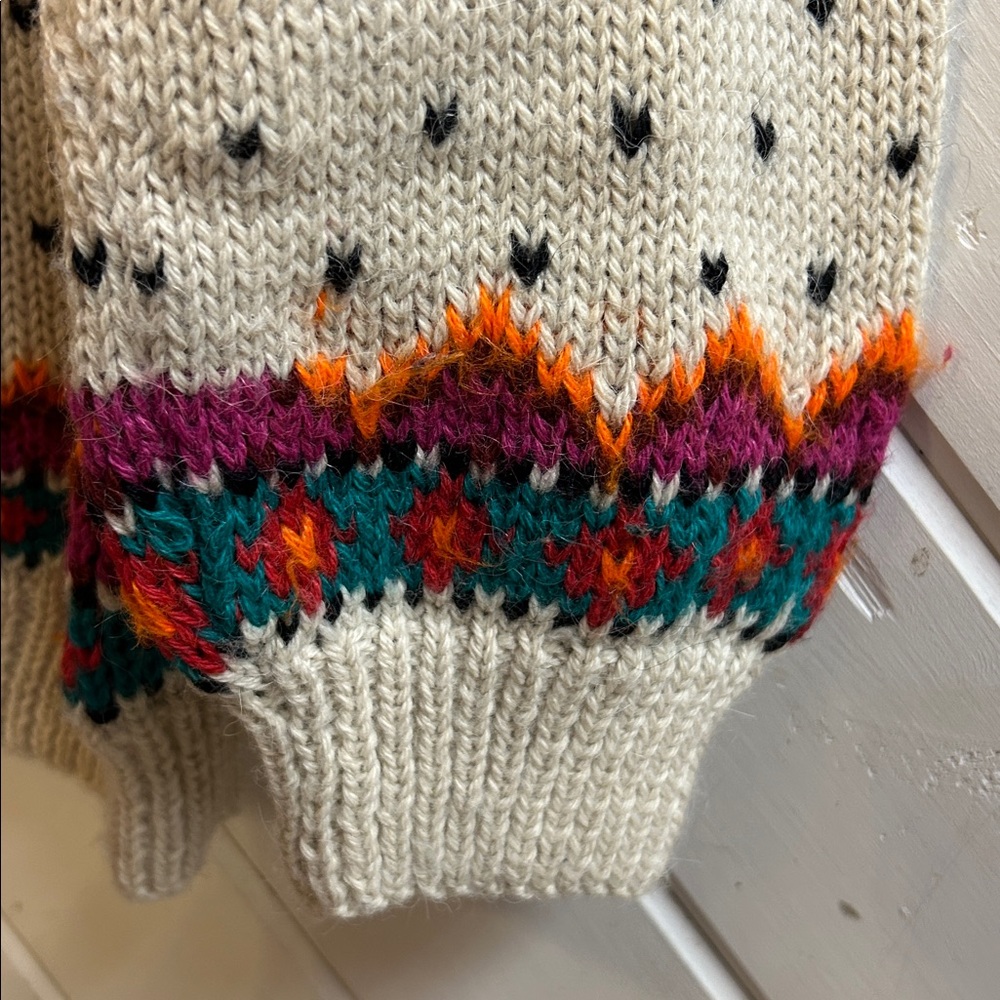 Handmade Floral Nordic Patterned Knit Sweater - Picture 9 of 9